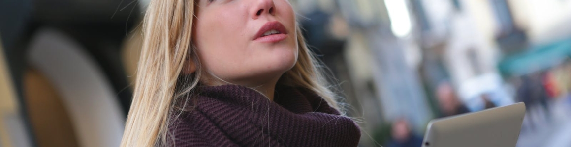 girl-looking-from-abroad